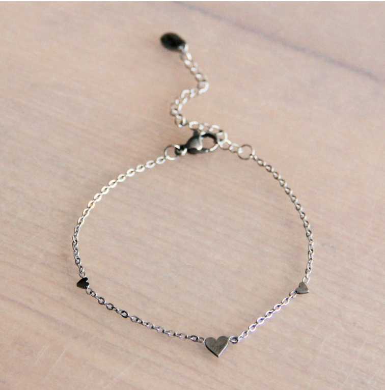 Bracelet fin avec 3 mini-cœurs – Argent