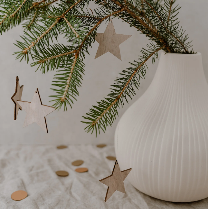 Pendentifs en forme d’étoiles en bois